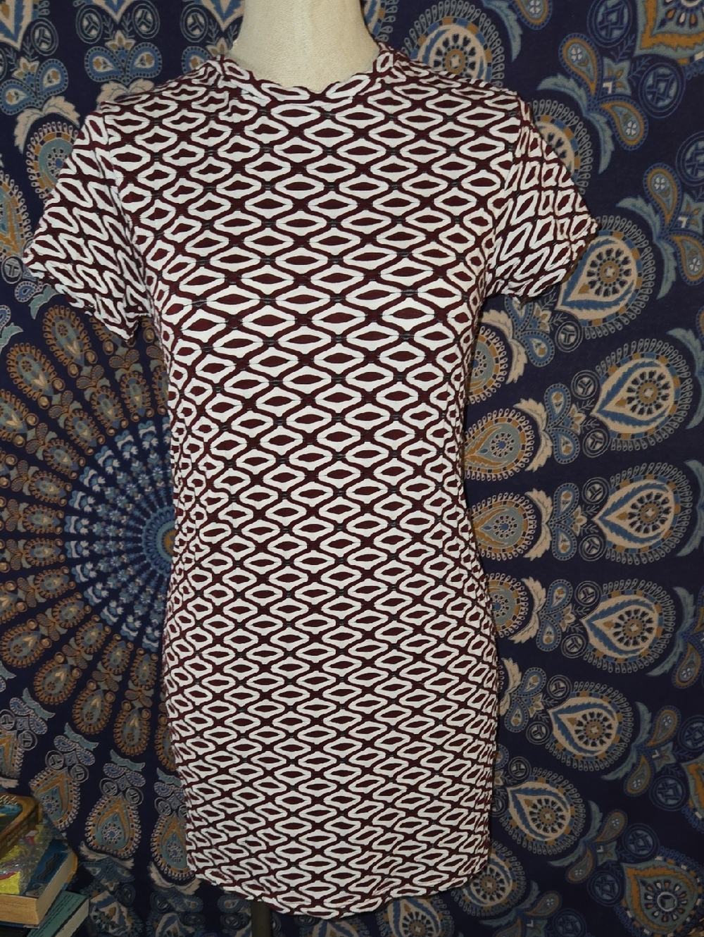 Zara White & Burgundy Geometric Short Sleeve Dress